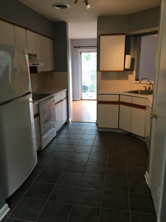 19 Carousel Cir, New Britain, PA 18901 Townhouse for Rent in New