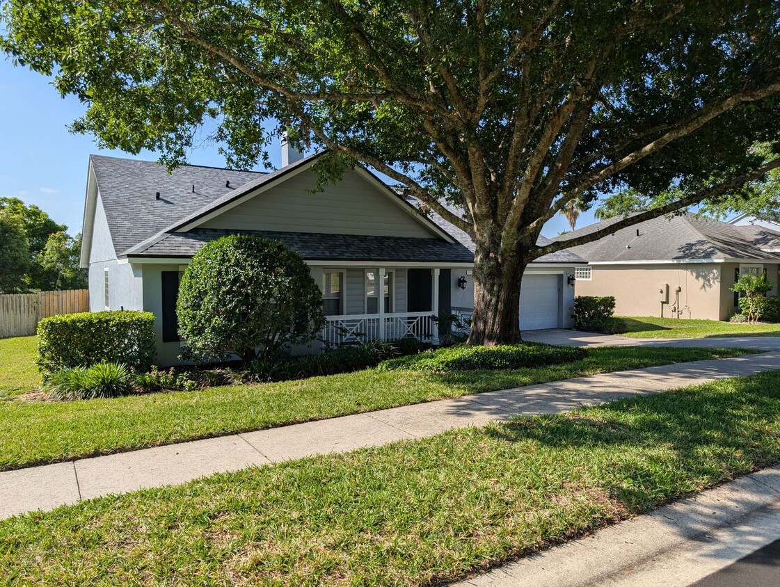 Foto principal - Gorgeous 4 Bed 2 Bath Home for Rent in Apo...