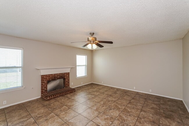 Building Photo - 7001 Baybridge Dr