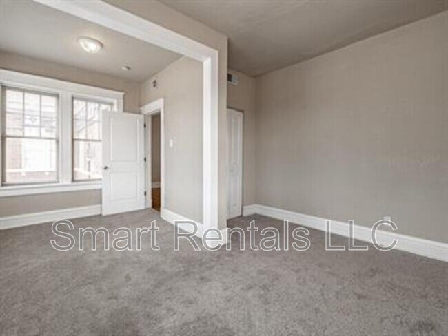 Foto del edificio - 5855 Washington Blvd