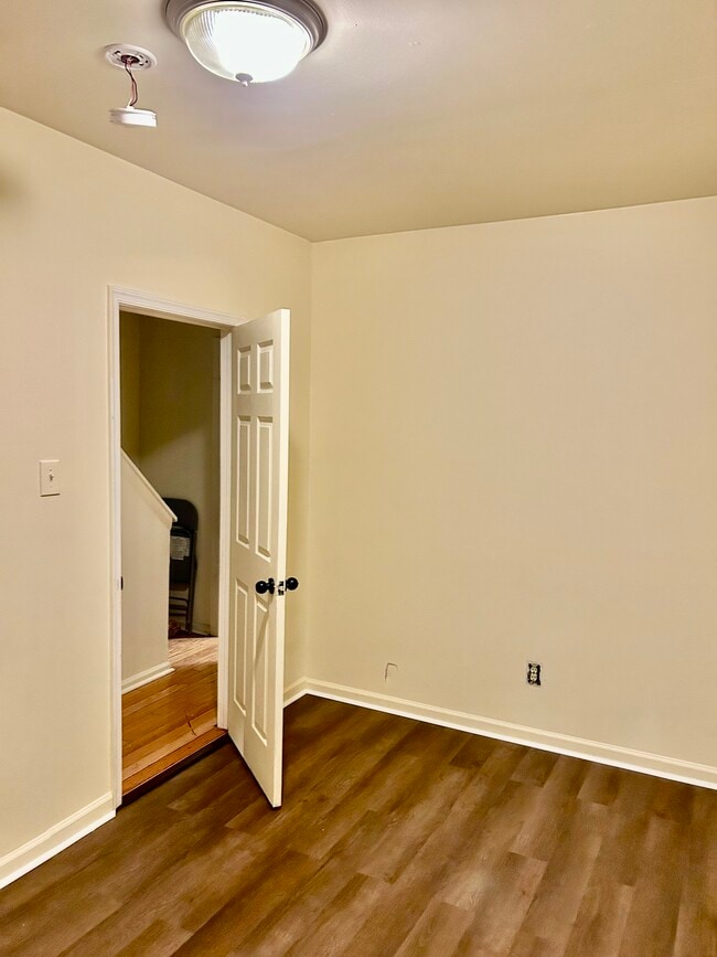 Foto del edificio - 1422 N Willington St