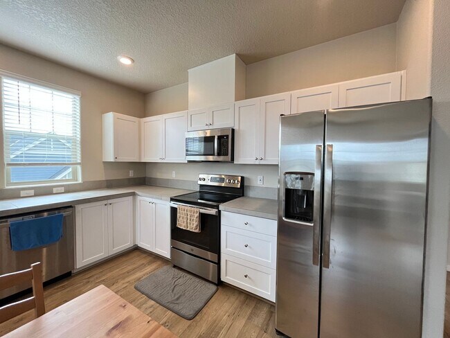 Foto del edificio - 2Bd 2Ba Beaverton Condo!! Close to Nike, R...