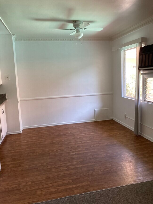 Foto del edificio - 1160 N Ogden Dr