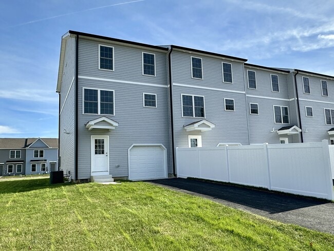 Building Photo - 226 Rojan Rd