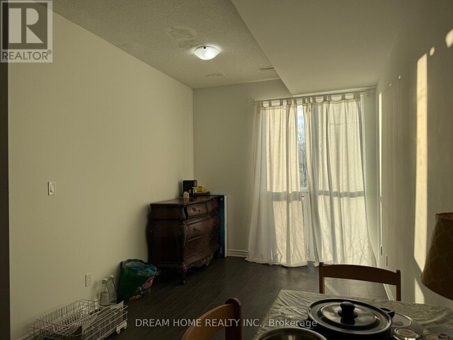 Building Photo - 3 Falaise Rd