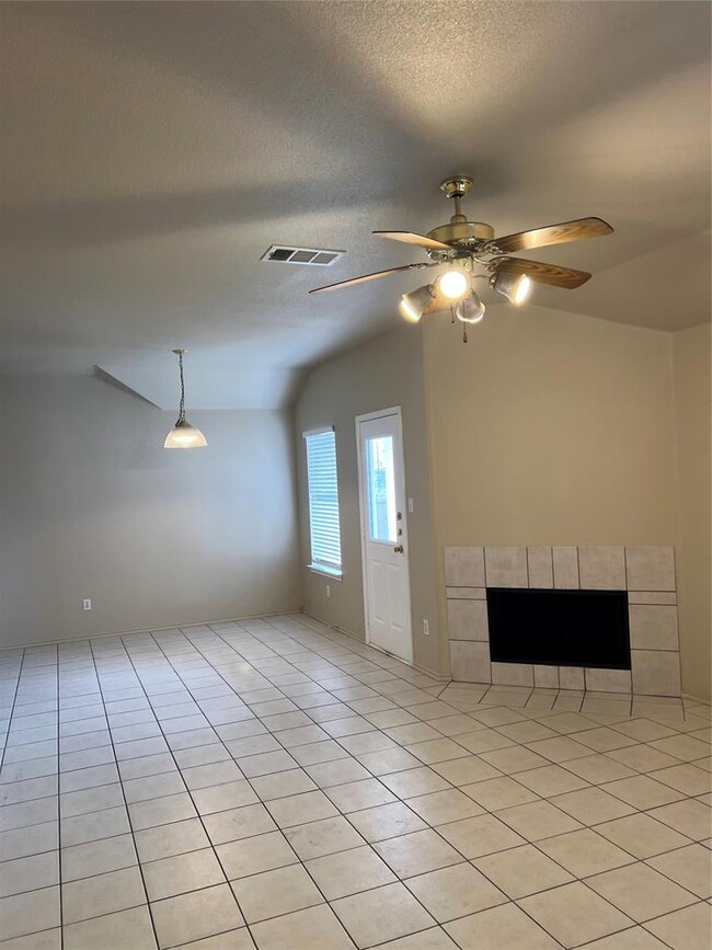 Foto del edificio - 1618 Cottonwood Ct