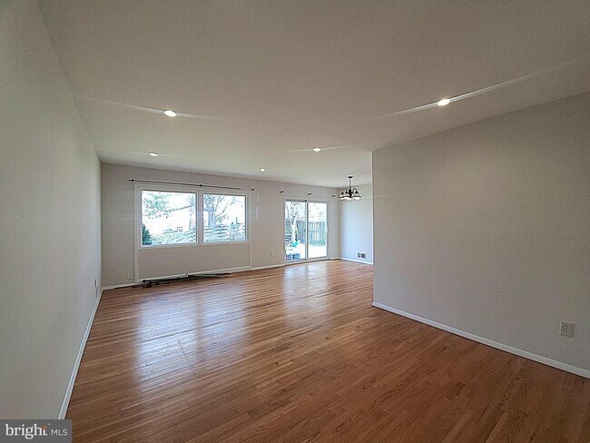 Foto del edificio - 702 W Edmonston Dr