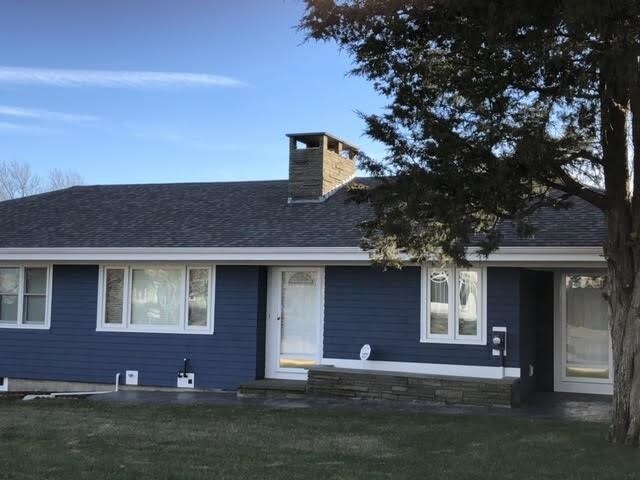 Primary Photo - 195 Bonnet Shores Rd
