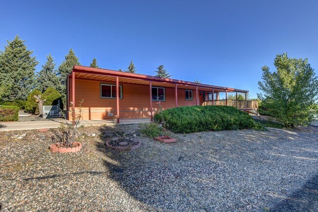 Foto del edificio - Spacious 2 Bedroom Home Near Willow Lake!