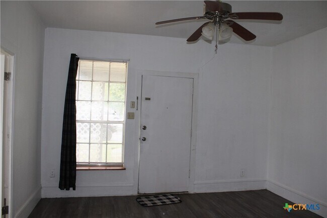 Building Photo - 1306 S 45th St