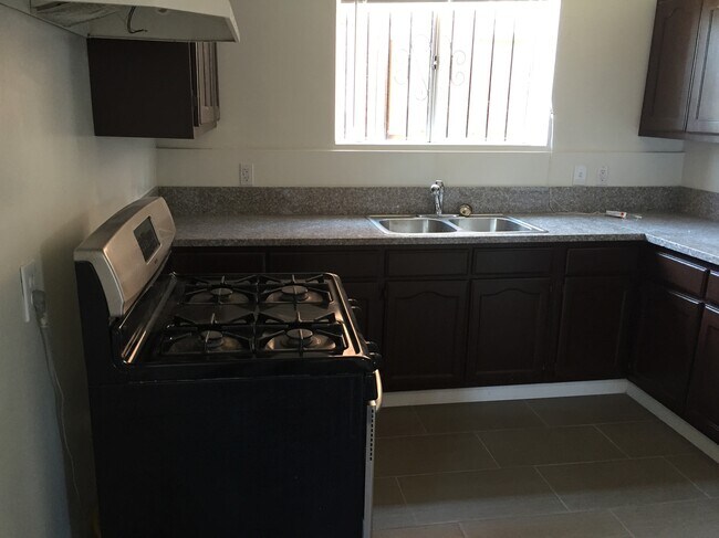 Foto del edificio - 7404 S Western Ave