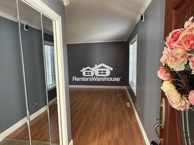 Foto del edificio - 8451 Rhoy St