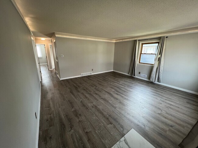 Building Photo - Fully remodeled home in desirable SW neigh...