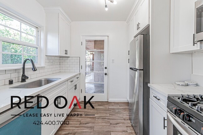 Building Photo - 240 N Van Ness Ave