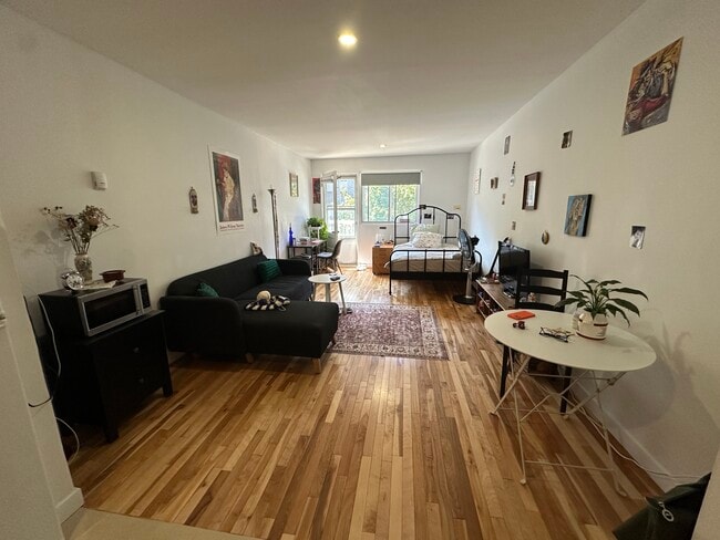 Salon - 3685 Rue Berri