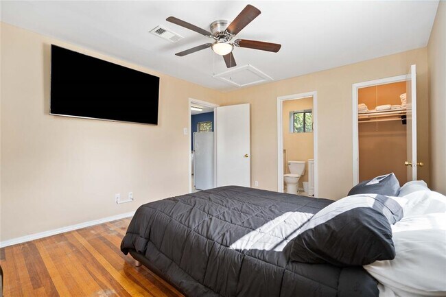 Foto del edificio - 4990 Tierwester St