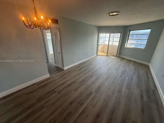 Foto del edificio - 1663 NE Miami Gardens Dr