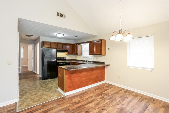 Building Photo - 4440 Cary Dr SW