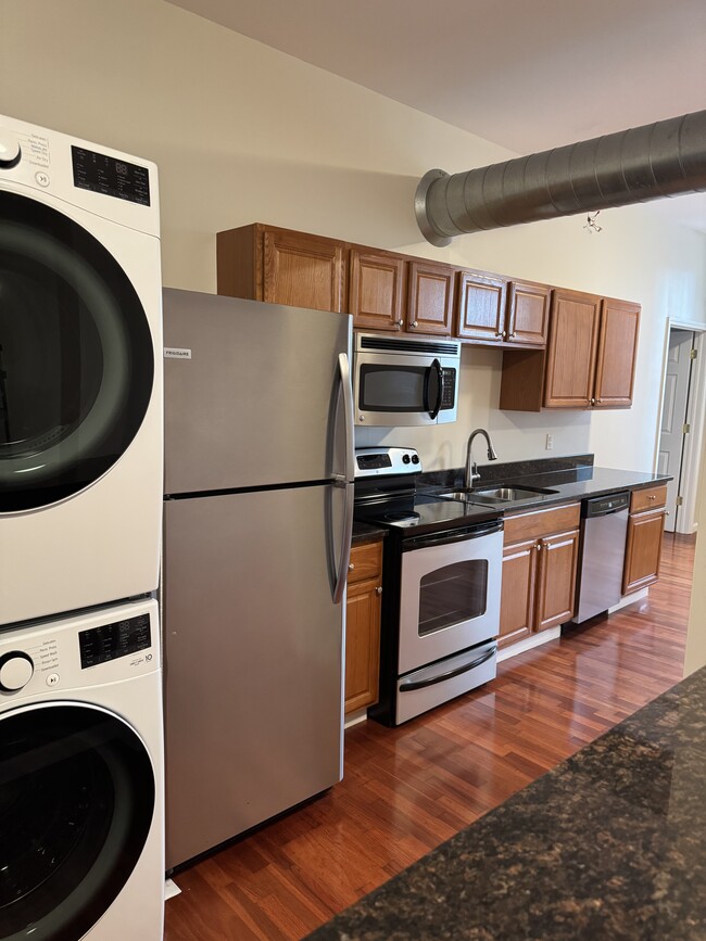 Building Photo - Parazin Lofts