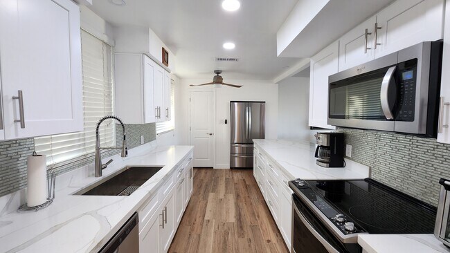 Foto del edificio - 3270 E Camelback Rd