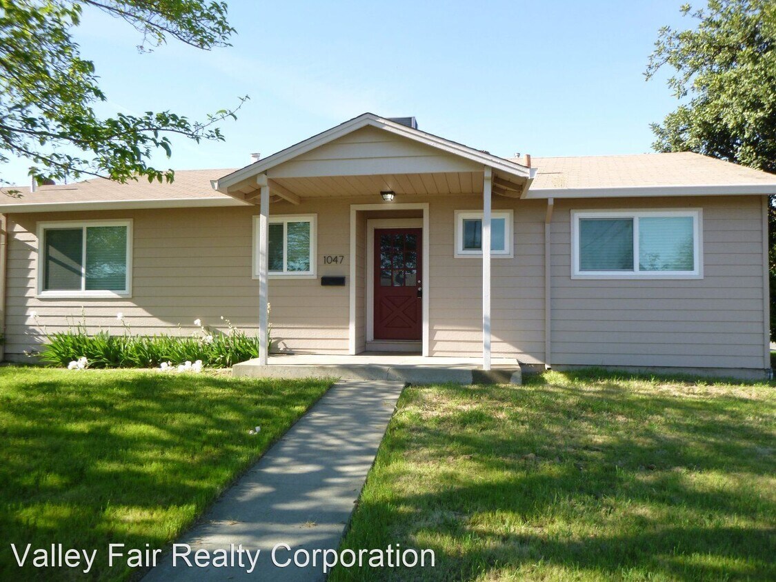 Primary Photo - 3 br, 1 bath House - 1047 RIDEOUT WAY COUN...