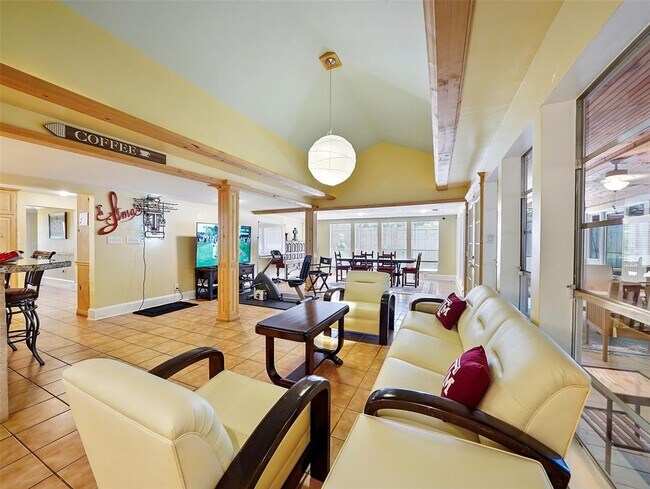Building Photo - 8219 Fernbrook Ln