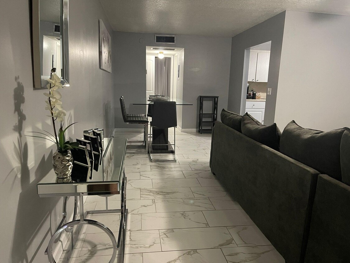 Foto principal - 2200 Springdale Blvd