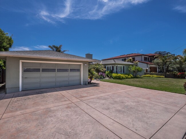 Building Photo - Panoramic Ocean Views