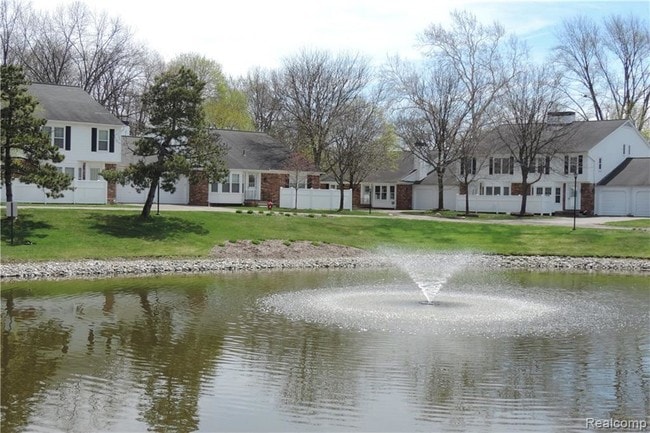 Building Photo - 42253 Old Pond Cir