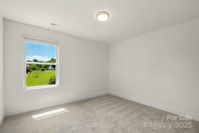 Foto del edificio - 609 Linwood Rd