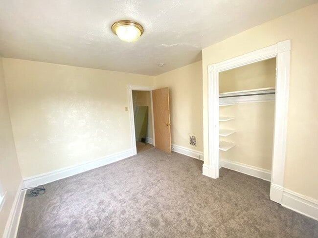 Building Photo - Newly Renovated 3 Bed, 1 Bath Unit in Pitcairn - Available January 10th!