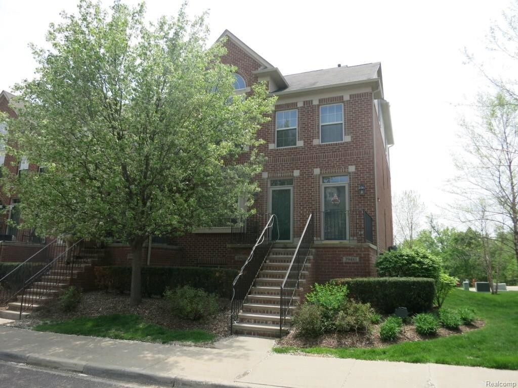 Primary Photo - 39479 Springwater Dr
