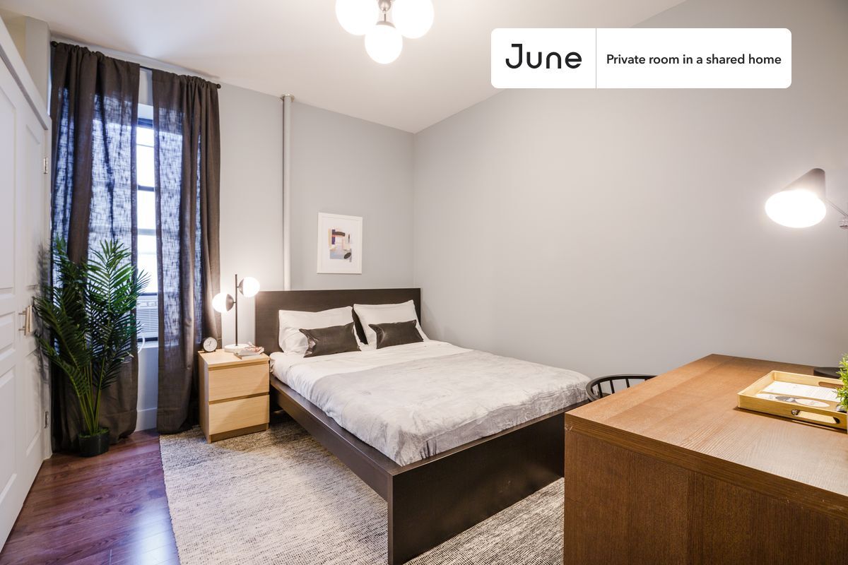 Foto principal - Room in Shared 5 bed/2 bath home
