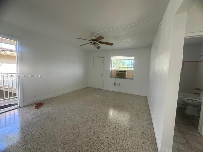 Foto del edificio - 845 W 29th St