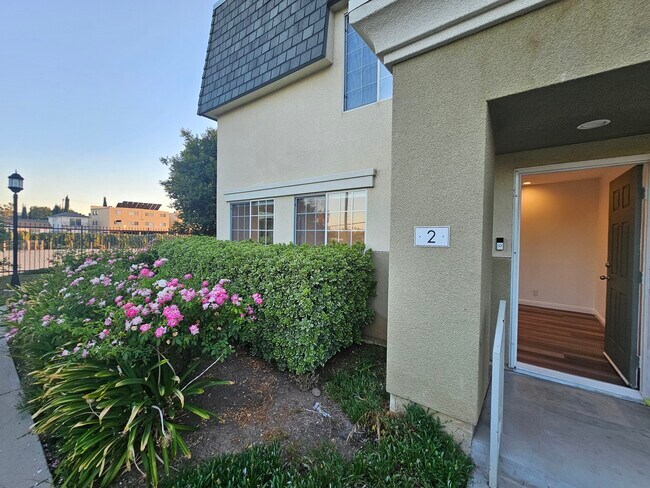 Foto del edificio - 6501 Vanalden Ave