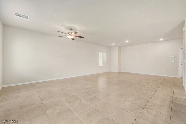 Foto del edificio - 472 Silverweed Ave