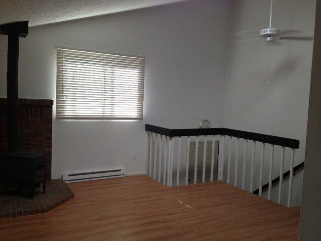 Building Photo - 2241 W Hillside Ave