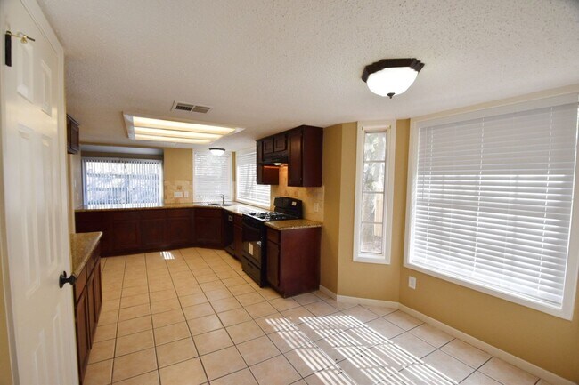 Foto del edificio - 18402 Hazycrest Dr