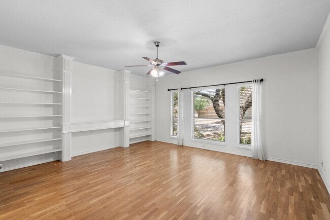 Foto del edificio - Move-in Ready 5 Bedroom, 3.5 Bathroom home...