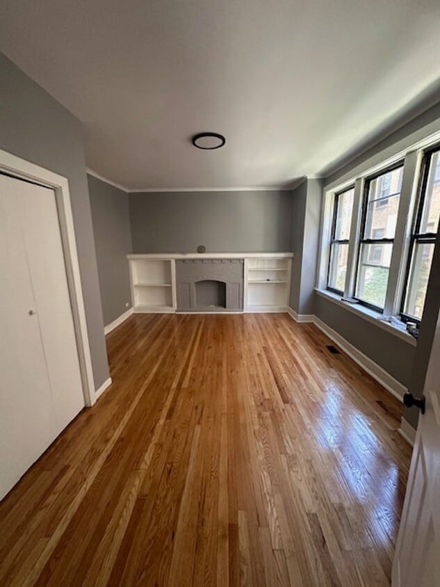 Primary Photo - 1028 E Hyde Park Blvd