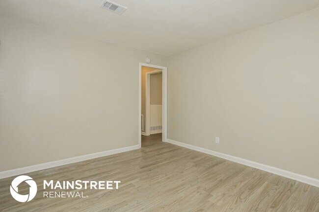 Building Photo - 6096 Lynne Cir SW