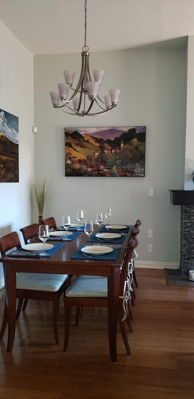 Building Photo - 224 S Marengo Ave