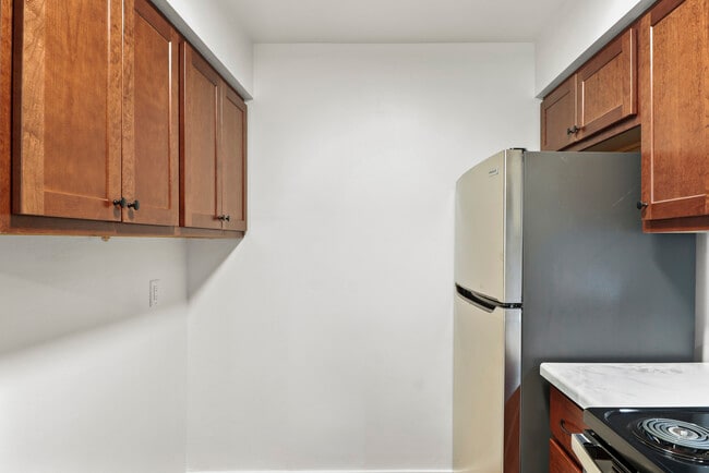 Building Photo - 509 S Perry Pkwy, Oregon, WI 53575