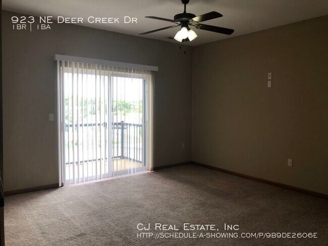 Foto del edificio - 923 NE Deer Creek Dr