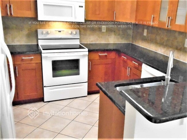 Building Photo - 406 SW 206th Ave
