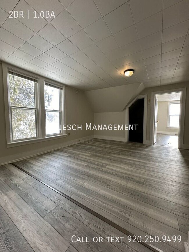 Building Photo - Newly Renovated, Spacious 2 Bedroom, 1 Bat...
