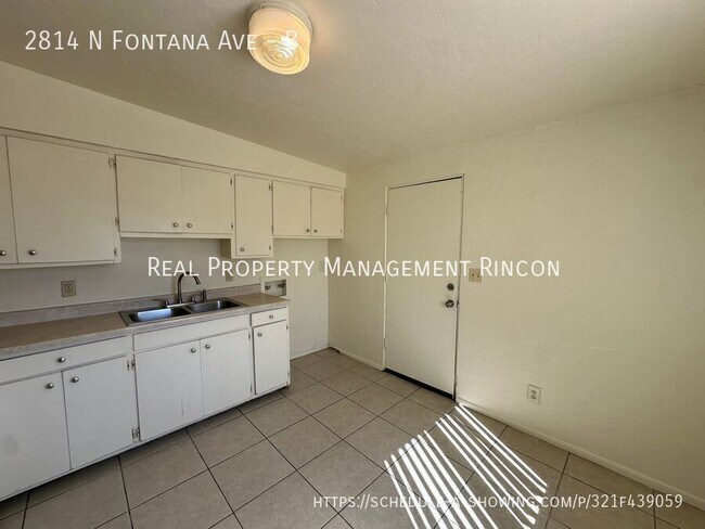 Building Photo - 2814 N Fontana Ave