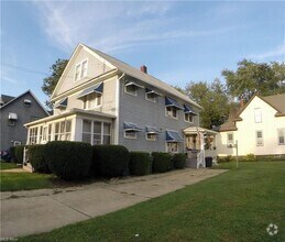 Building Photo - 534 Eagle St