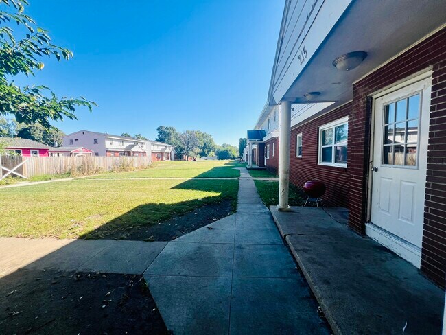 Patio - 215 Miriam Dr