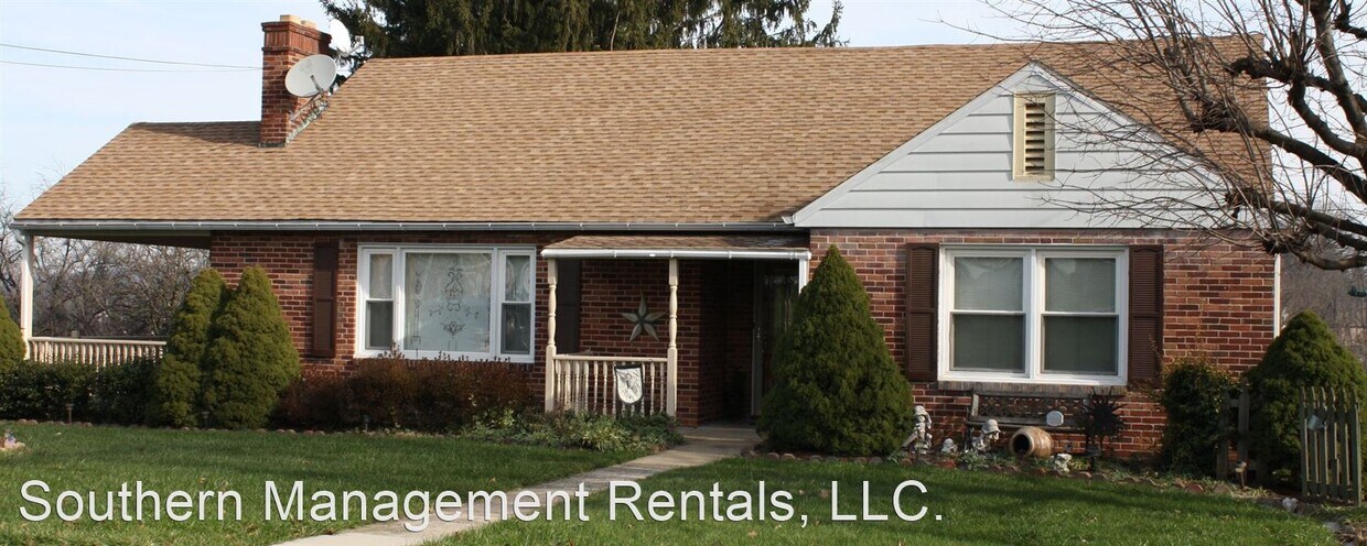 Primary Photo - 4 br, 1 bath House - 15 S. Pine